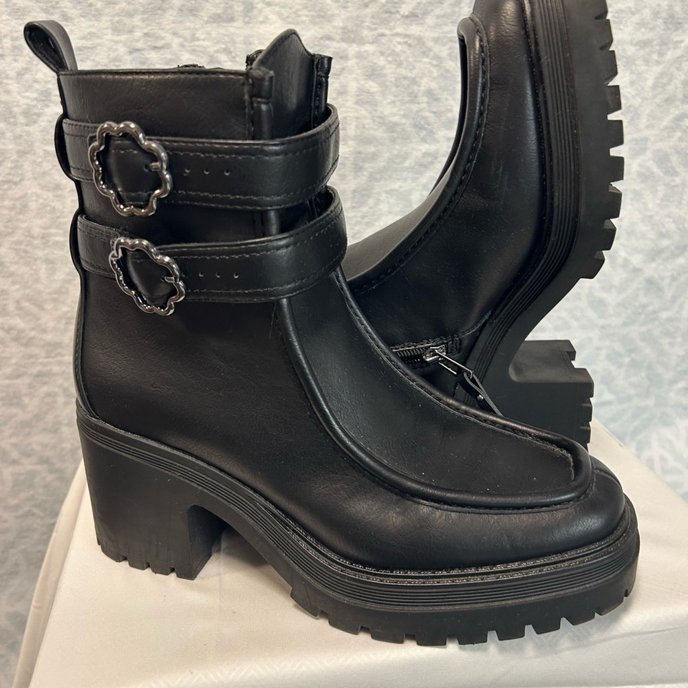 Stylish Black Ankle Boots with Buckle Detail